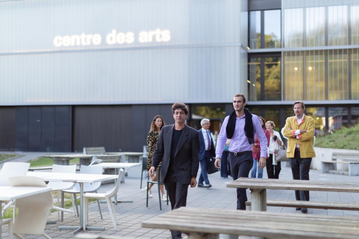 Yuval Avital mène le public à sa performance interactive