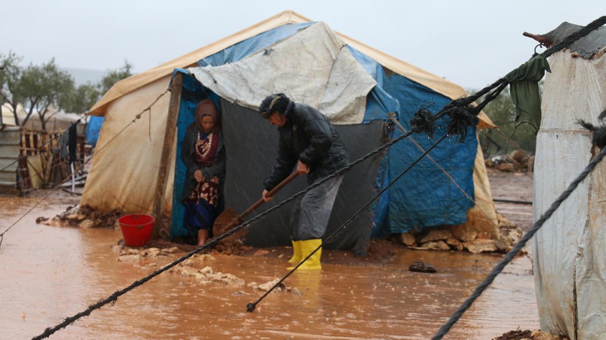 Schwere Regenfälle in der Nähe von Idlib haben die Zelte vieler Flüchtlinge überflutet. ©UNHCR